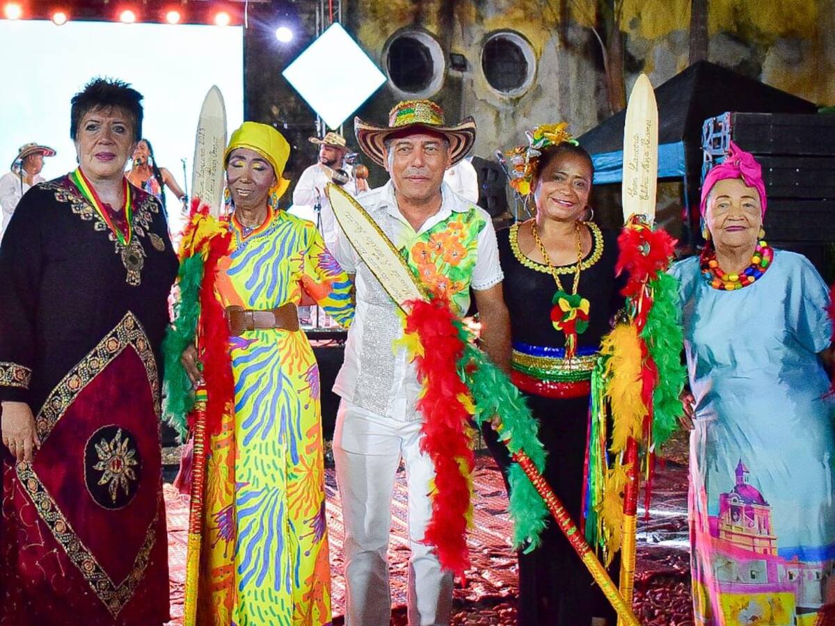 Lanceros y actores festivos realizaron acto en el Palacio de la Inquisición