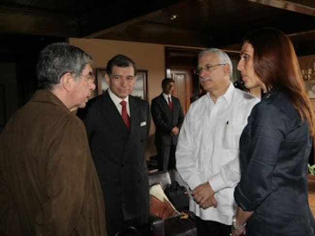 Oscar Arias propone reposición condicionada de Zelaya como presidente hasta enero