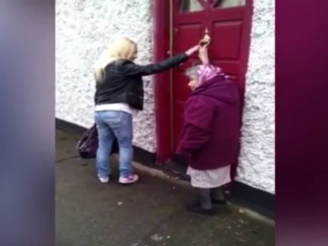 Mujer de 81 años es furor en redes sociales por jugar “Tin tin corre corre”