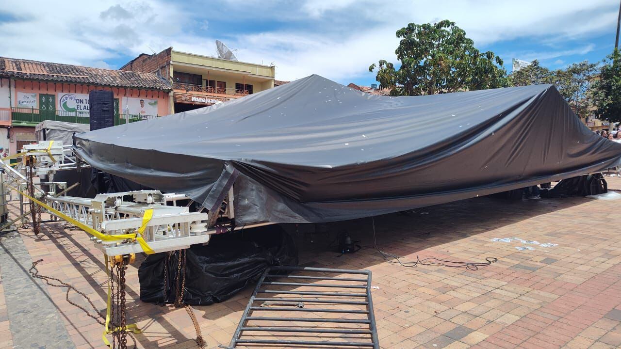 Tarima colapsada- foto alcaldía de El Carmen de Viboral