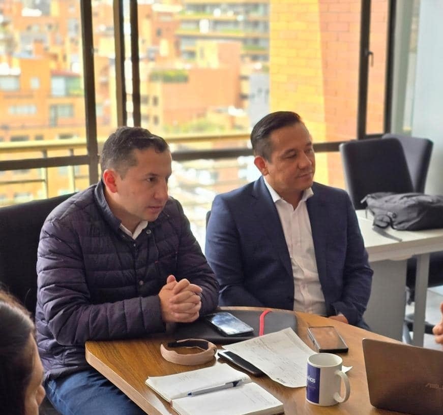El alcalde del municipio de San Pablo de Borbur (Boyacá), Carlos Alberto Castellanos (Der), decretó la medida de Toque de Queda hasta el 24 de junio / Foto: Suministrada.