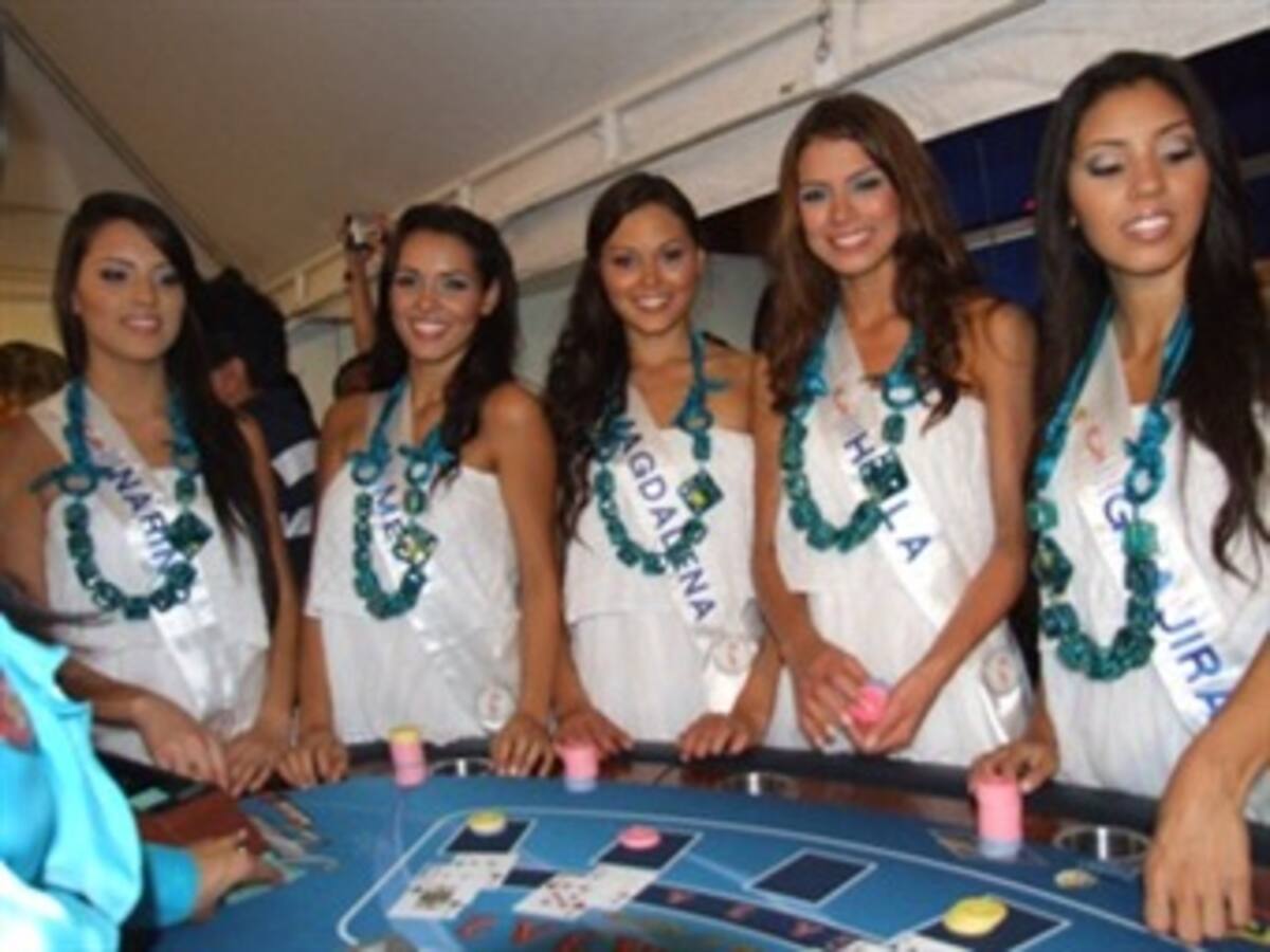 Las candidatas del Concurso Nacional de Belleza adornaron sesión solemne del Concejo de Cartagena