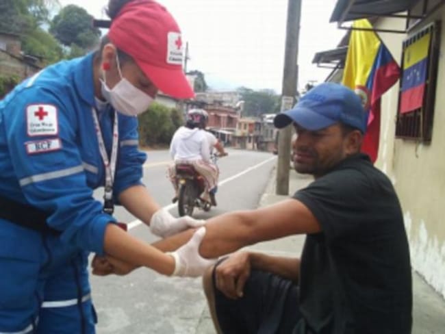 Atención humanitaria a caminantes venezolanos. / Foto: Cruz Roja.