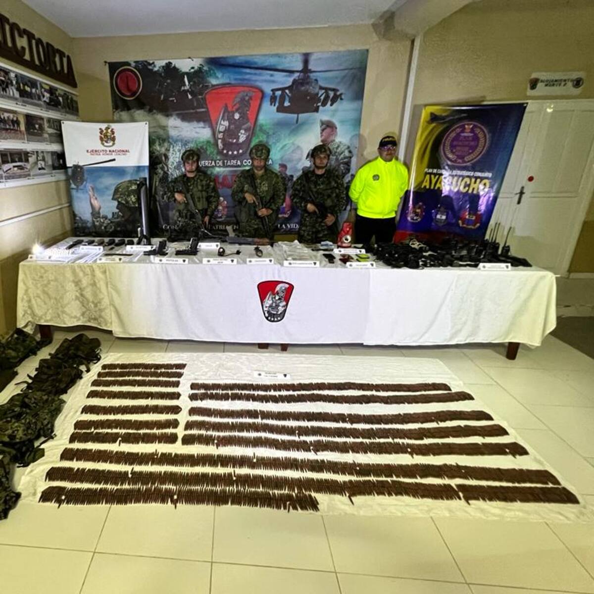 Sur de Bolívar: FF.MM incautan armas y se someten dos miembros del Clan del Golfo