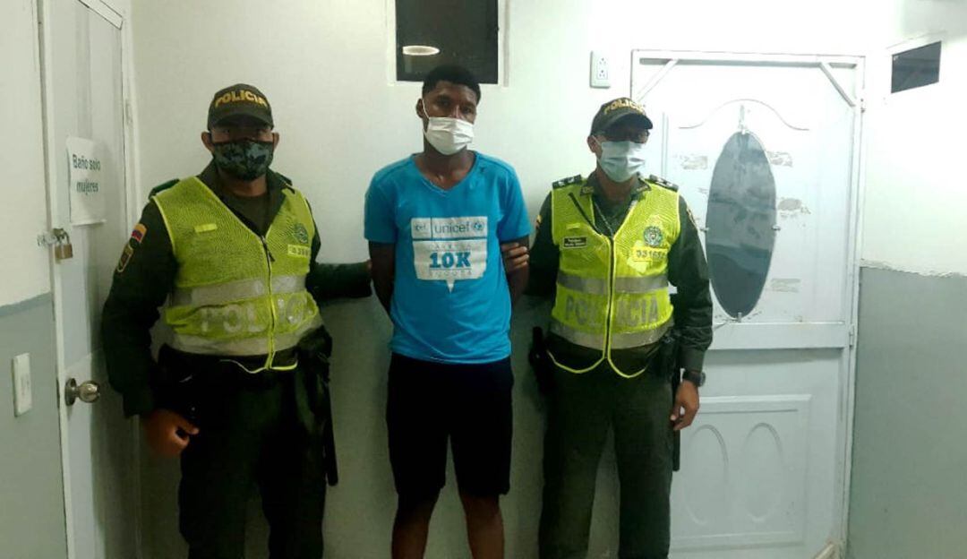 Es requerido mediante orden judicial, por los delitos de homicidio agravado en grado de tentativa, con hurto calificado y agravado