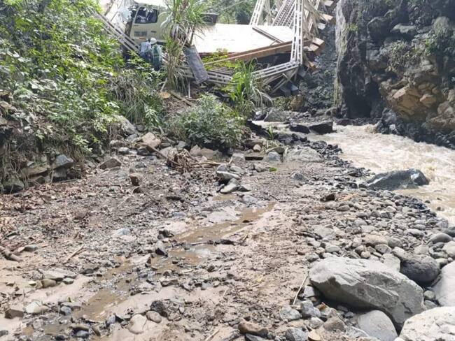 Puente militar colapsado en Túnel del Toyo- foto cortesía