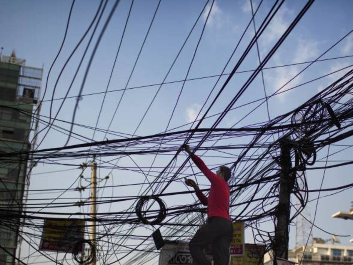 Tribunal ordena intervenir las ‘telarañas’ de cables en Barranquilla