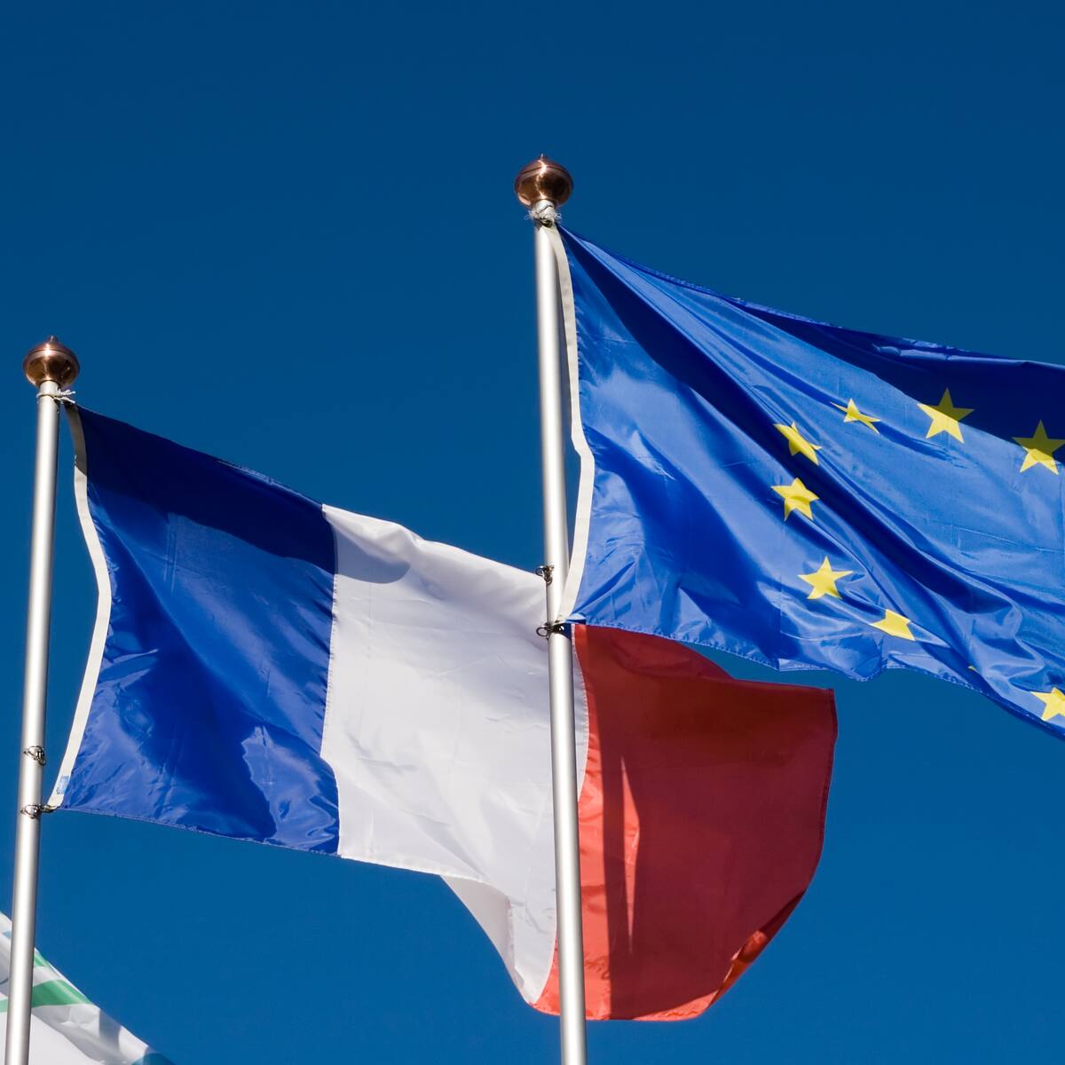 Unión Europea apoyó proyecto de Francia de prohibir las redes sociales a menores de 15 años