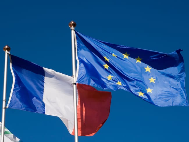 Banderas de la Unión europea y Francia. Foto: Getty Images