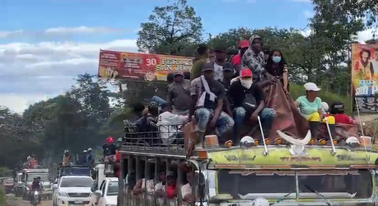 Personas se movilizan hacia Popayán, al parecer para protestar frente al cantón militar de Popayán.