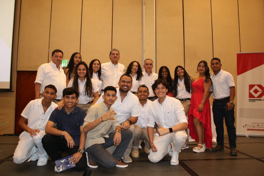 Ceremonia de entrega de Becas Drummond Ltd. en el Magdalena
