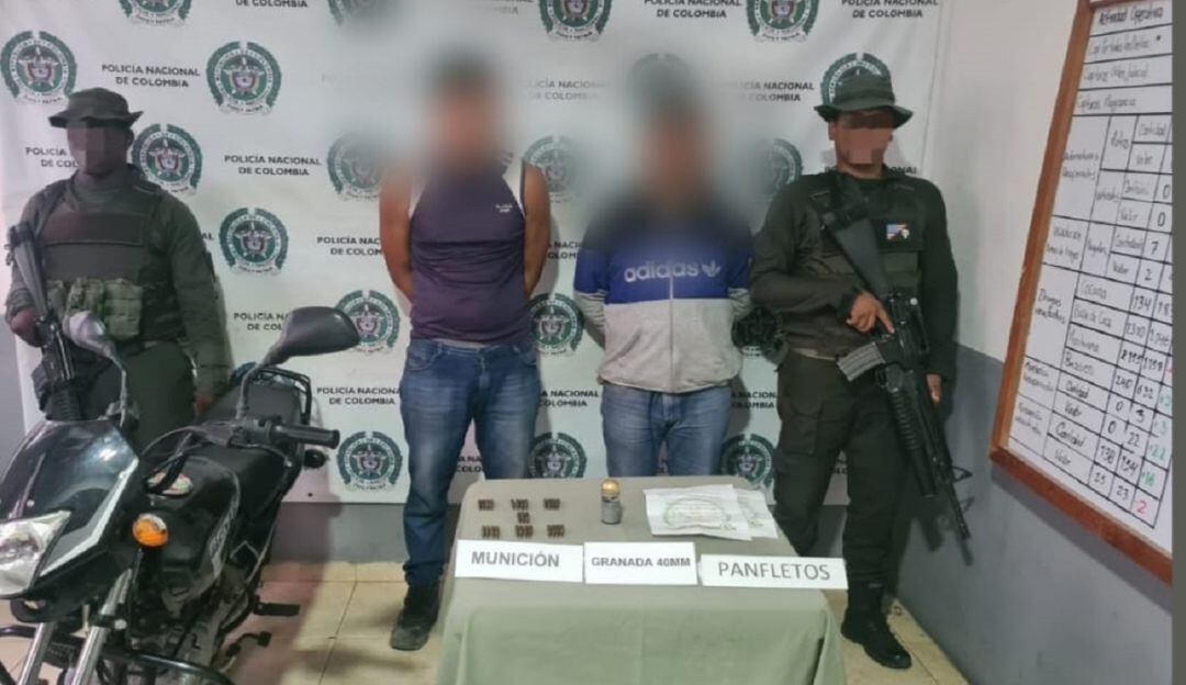 La Policía les halló una granada con cartuchos calibre 5.56 y panfletos alusivos a las autodefensas