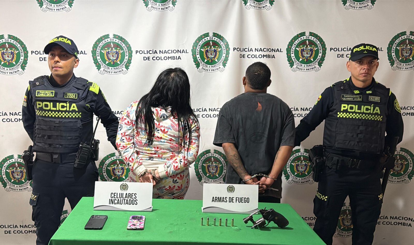 La Policía capturó en Bogotá a una pareja que transportaba un arma de fuego