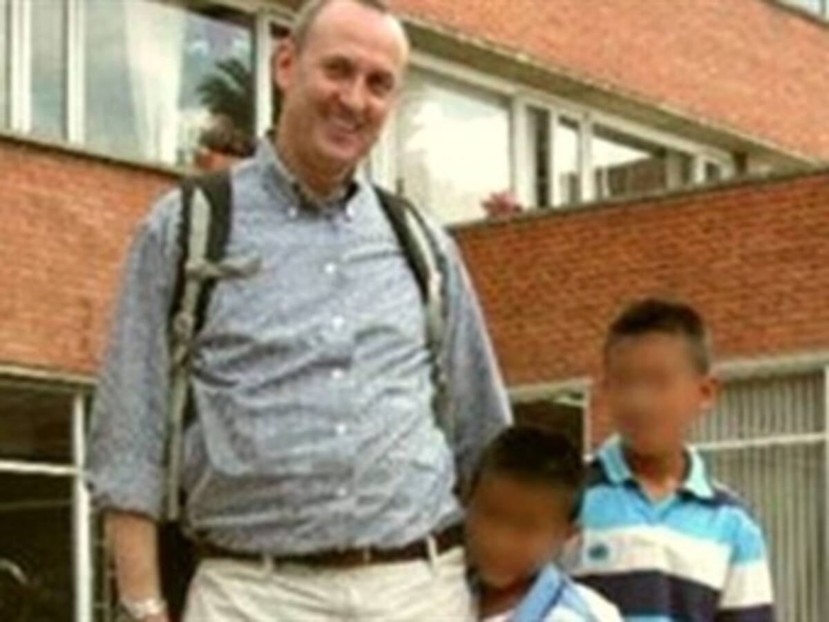 Corte dejó en firme custodia de 2 menores a periodista gay estadounidense