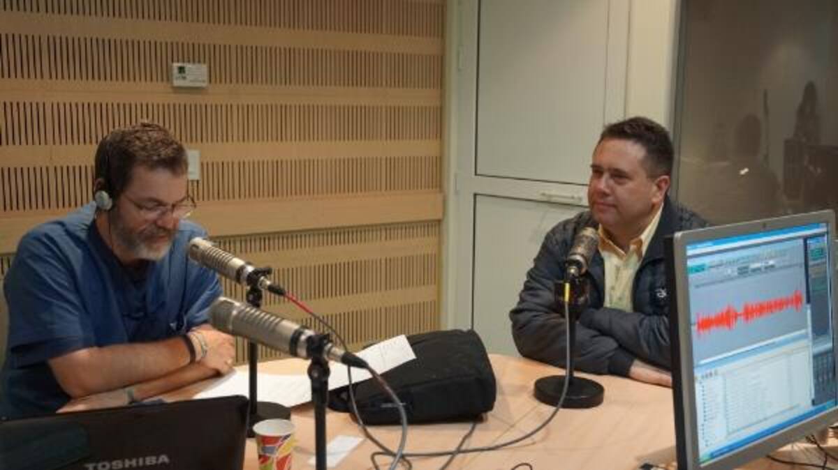 Santiago Rojas y Marcelos Bulk, nacido en Brasil pero radicado en colombia. Experto en meditación.