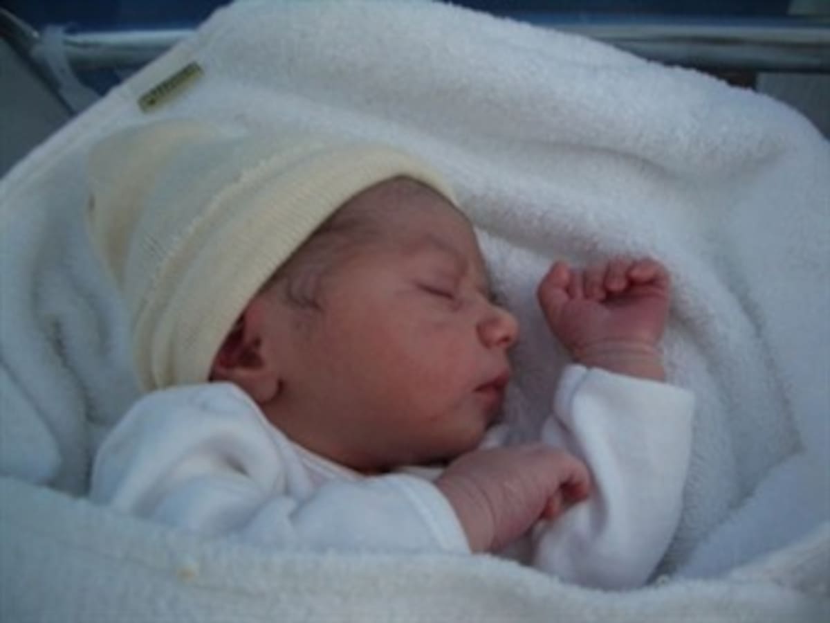 Bebés por cesárea corren mayor riesgo de alergias