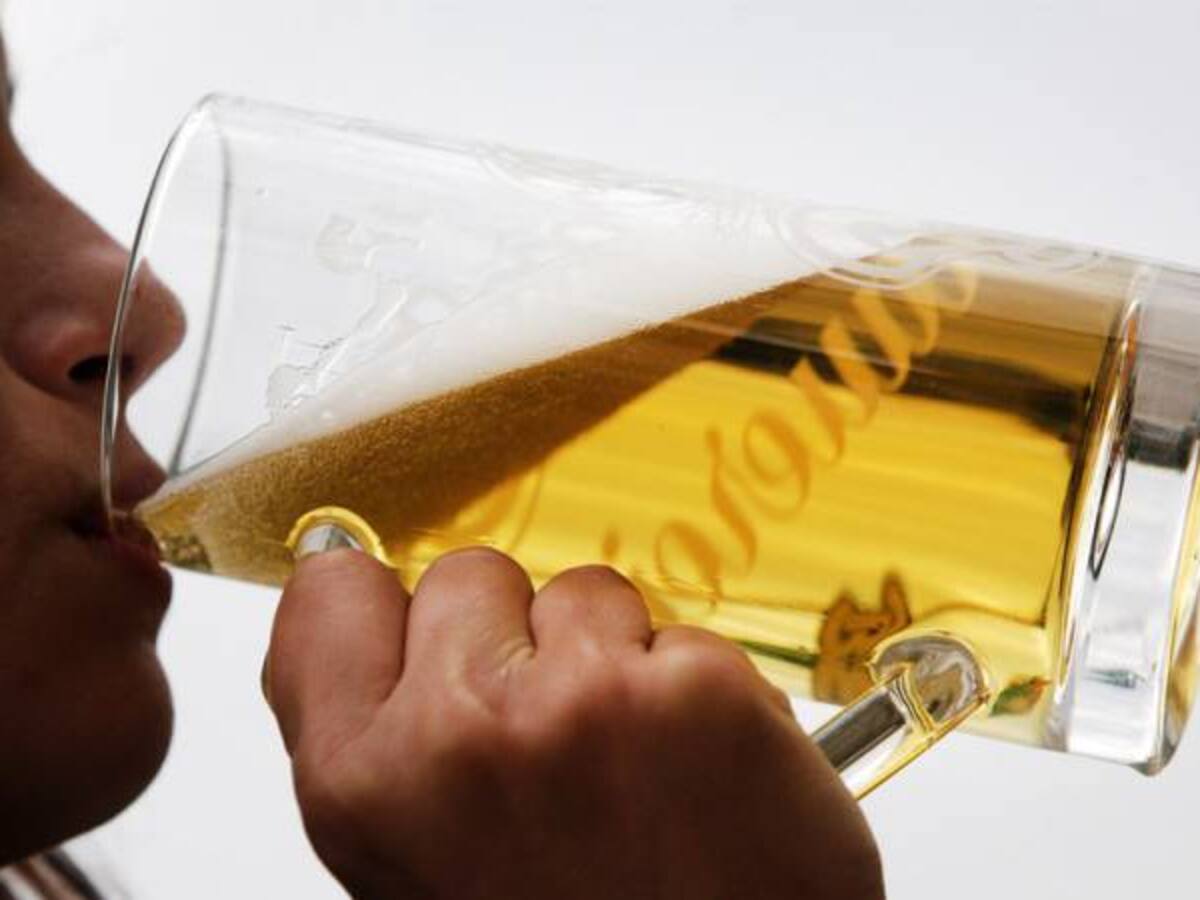 El alcohol ayuda a hablar varios idiomas, según estudio