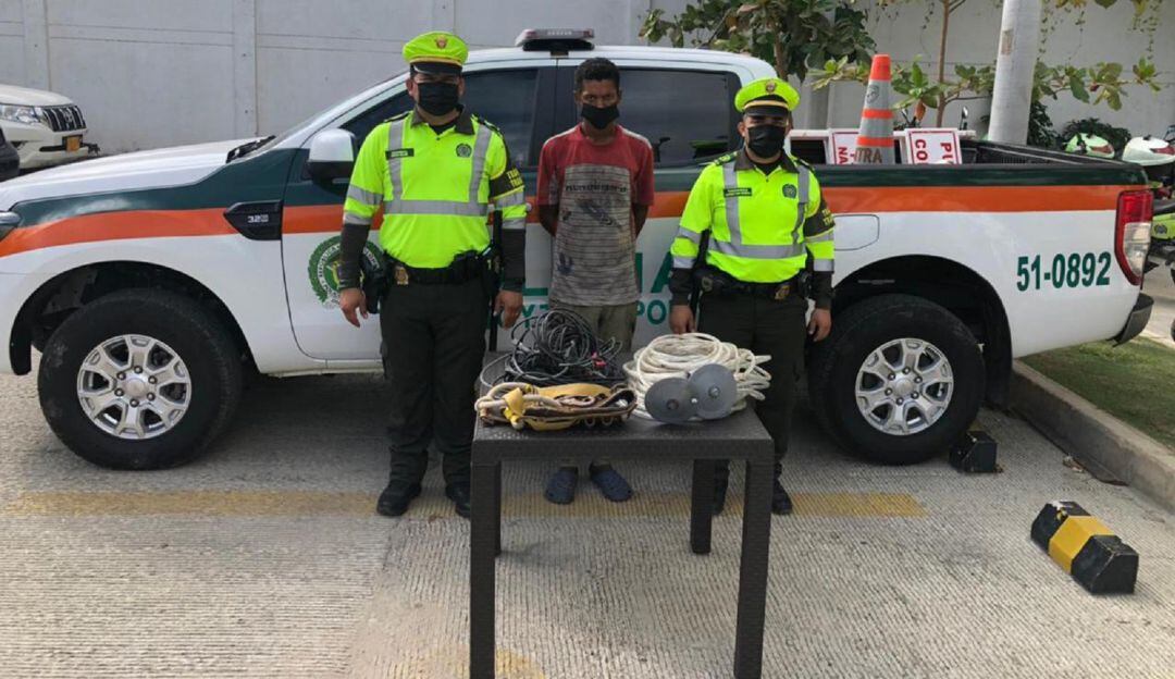 Alias ‘Spiderman’, capturado por hurtar lámparas del alumbrado público de Turbaco