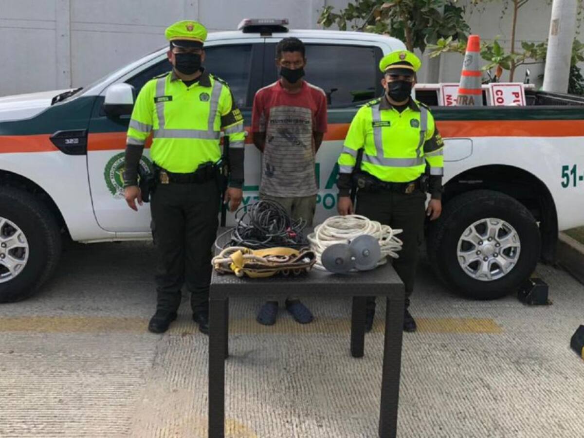 Cayó alias ‘Spiderman’, quien se robaba las lámparas del alumbrado público