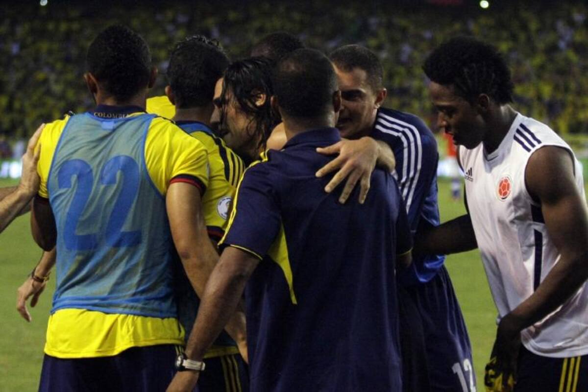 Los goles chilenos los marcaron Arturo Vidal y Alexis Sánchez (2). Teófilo Gutiérrez y Falcao (2) remontaron y aseguraron el boleto a Brasil.