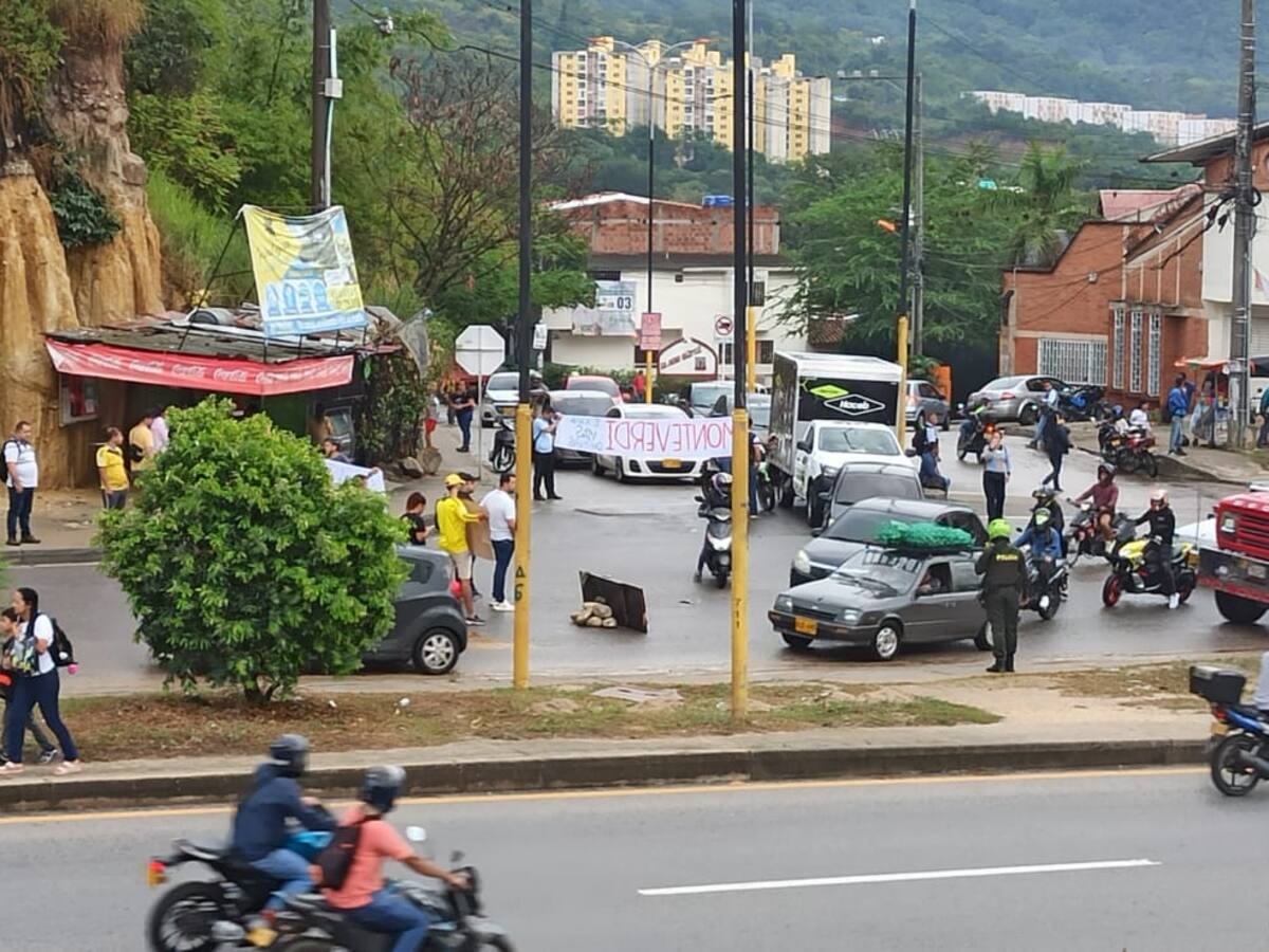 Protesta de habitantes de Monteverdi en la vía al Aeropuerto