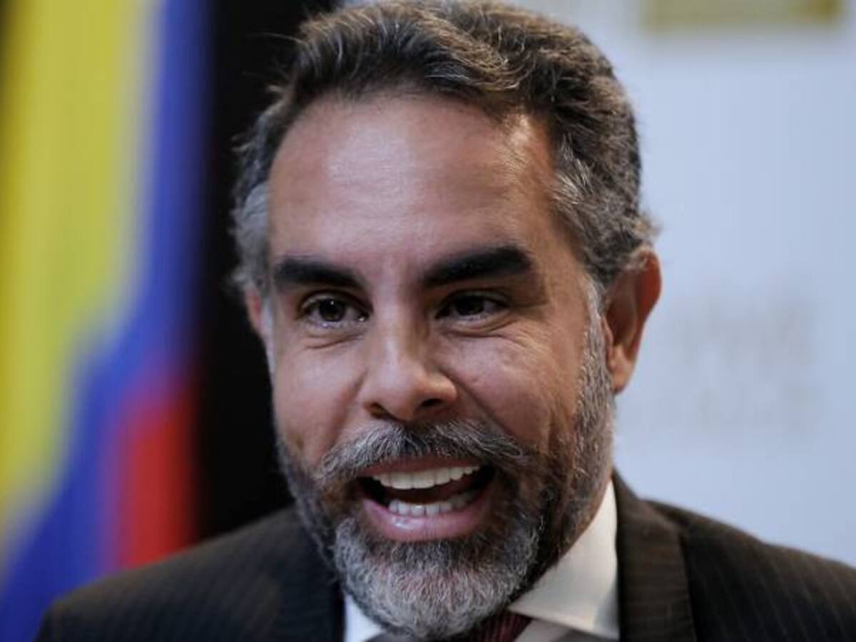 Benedetti no debe rectificar afirmaciones sobre Sarmiento Angulo