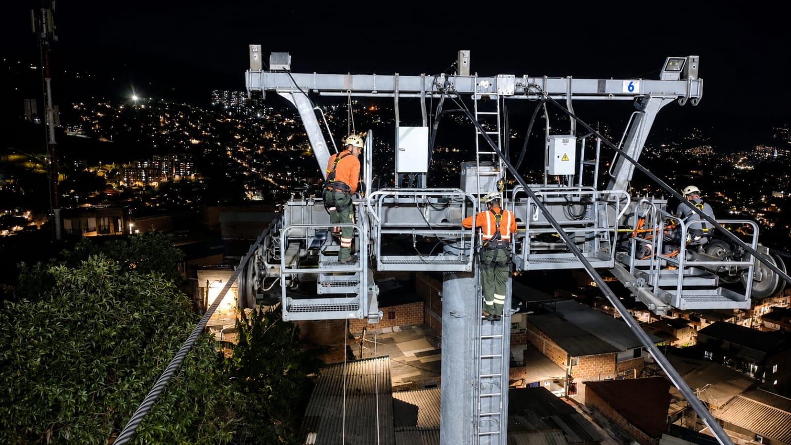 Inspección Línea H del Metrocable luego del terremoto. Cortesía: Metro de Medellín.