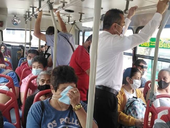 Quejas por aglomeraciones en buses
