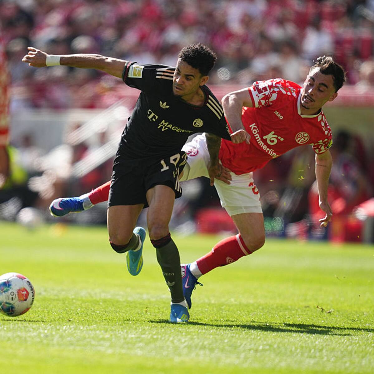 Bayern Múnich de Luis Díaz consigue histórica victoria sobre Mainz: así queda la tabla de posiciones