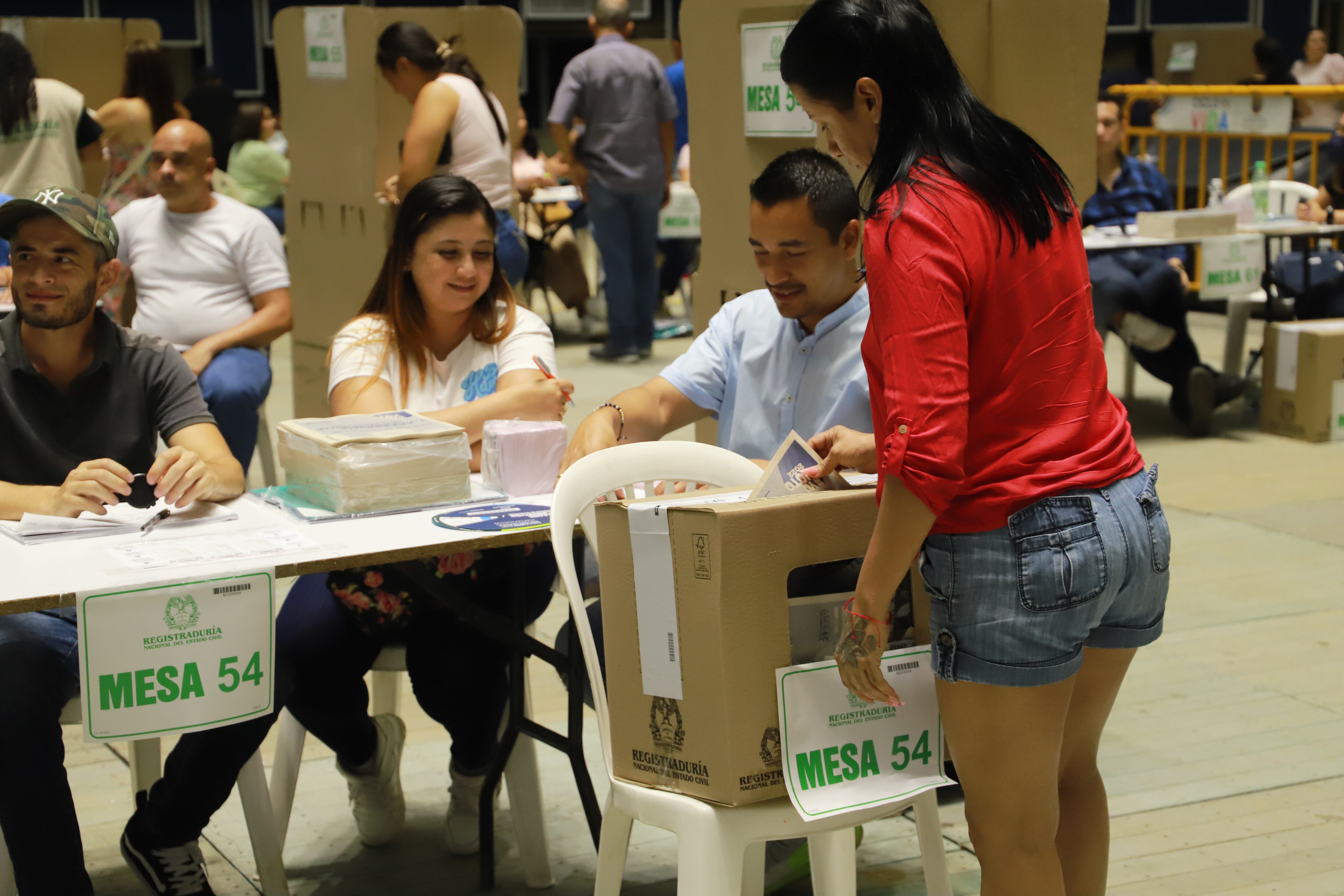 Jurados de votación en la segunda vuelta de las elecciones presidenciales en Cali, Colombia / Foto: GettyImages