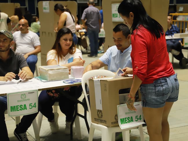 Jurados de votación en la segunda vuelta de las elecciones presidenciales en Cali, Colombia / Foto: GettyImages