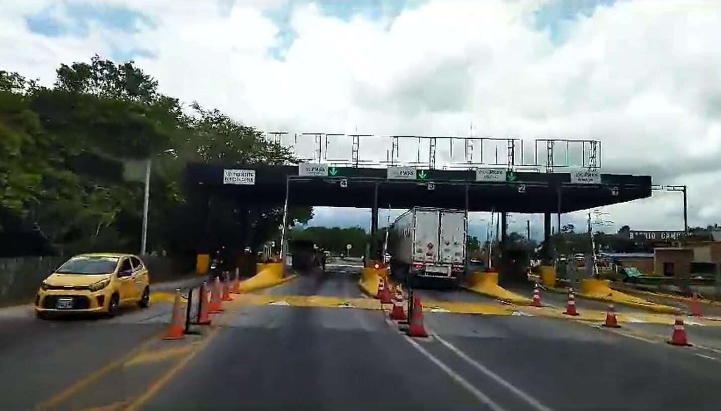 Conductores de la vía Barrancabermeja piden rebaja de los Peajes
