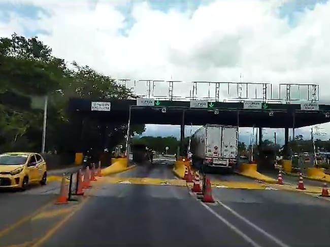 Conductores de la vía Barrancabermeja piden rebaja de los Peajes