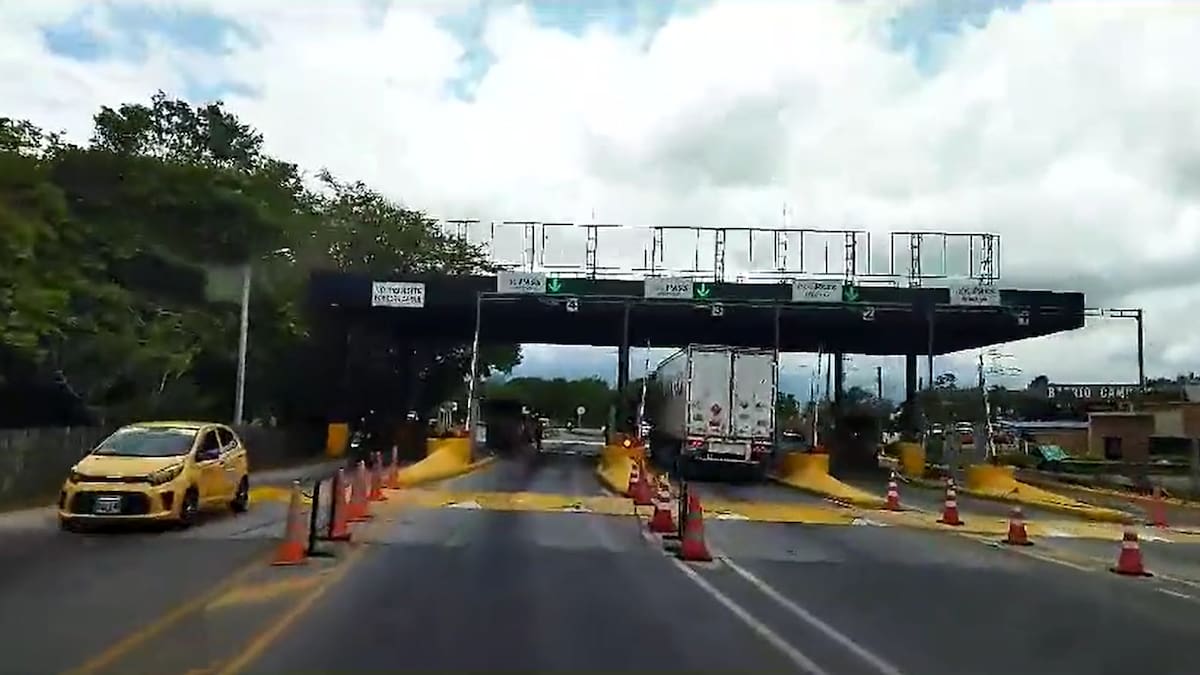 Conductores de la vía Barrancabermeja piden rebaja en tarifa de los peajes