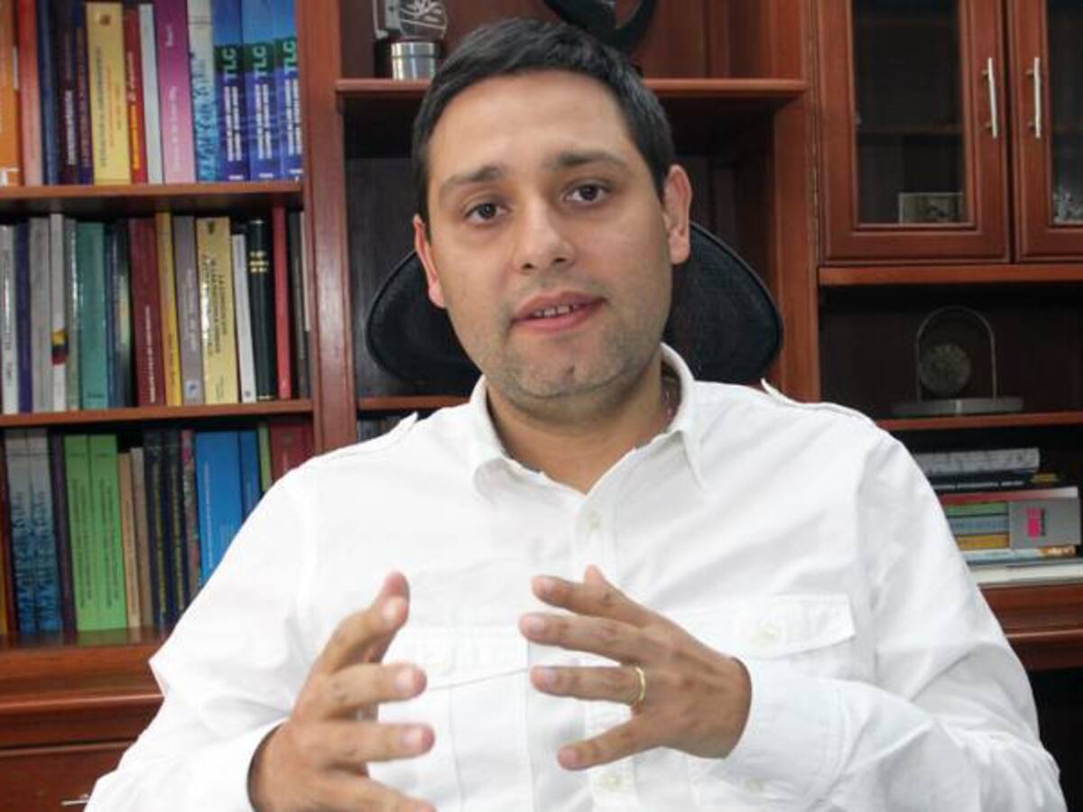 Sería un retroceso para el proceso que Farc suspendiera el alto al fuego: Senador Lizcano
