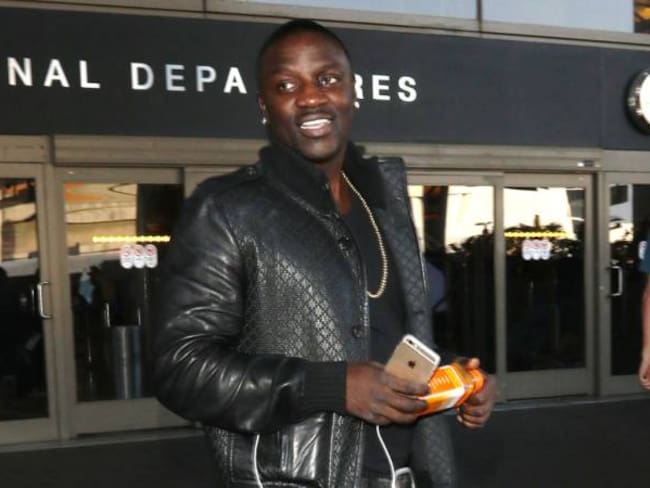 Akon considera que Kanye West es víctima de la &#039;maldición de las Kardashians&#039;