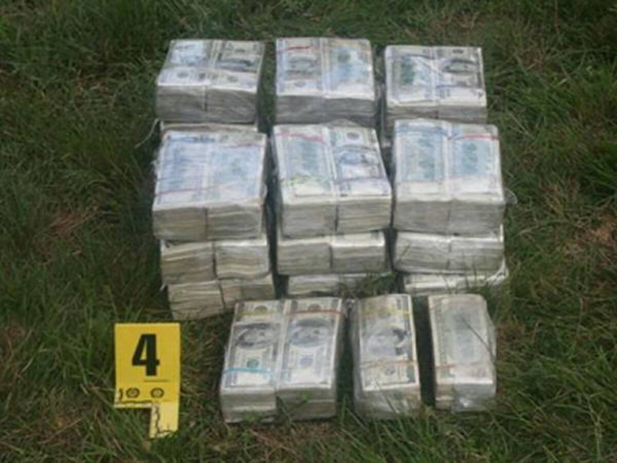 Hombre se lanzó de puente en Guatemala al ser descubierto con un millón de dólares