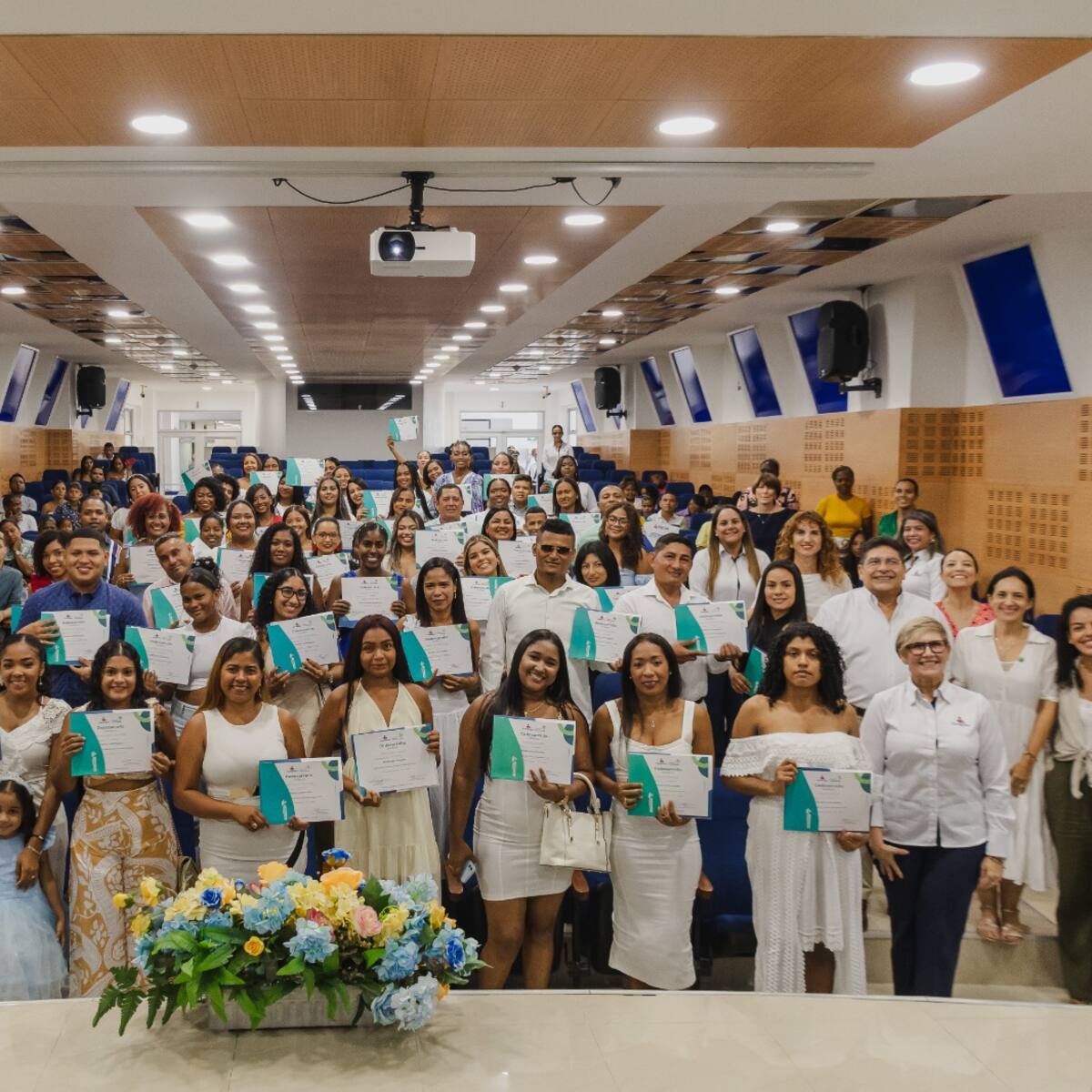 285 personas en Cartagena reciben formación en industria hotelera y turística