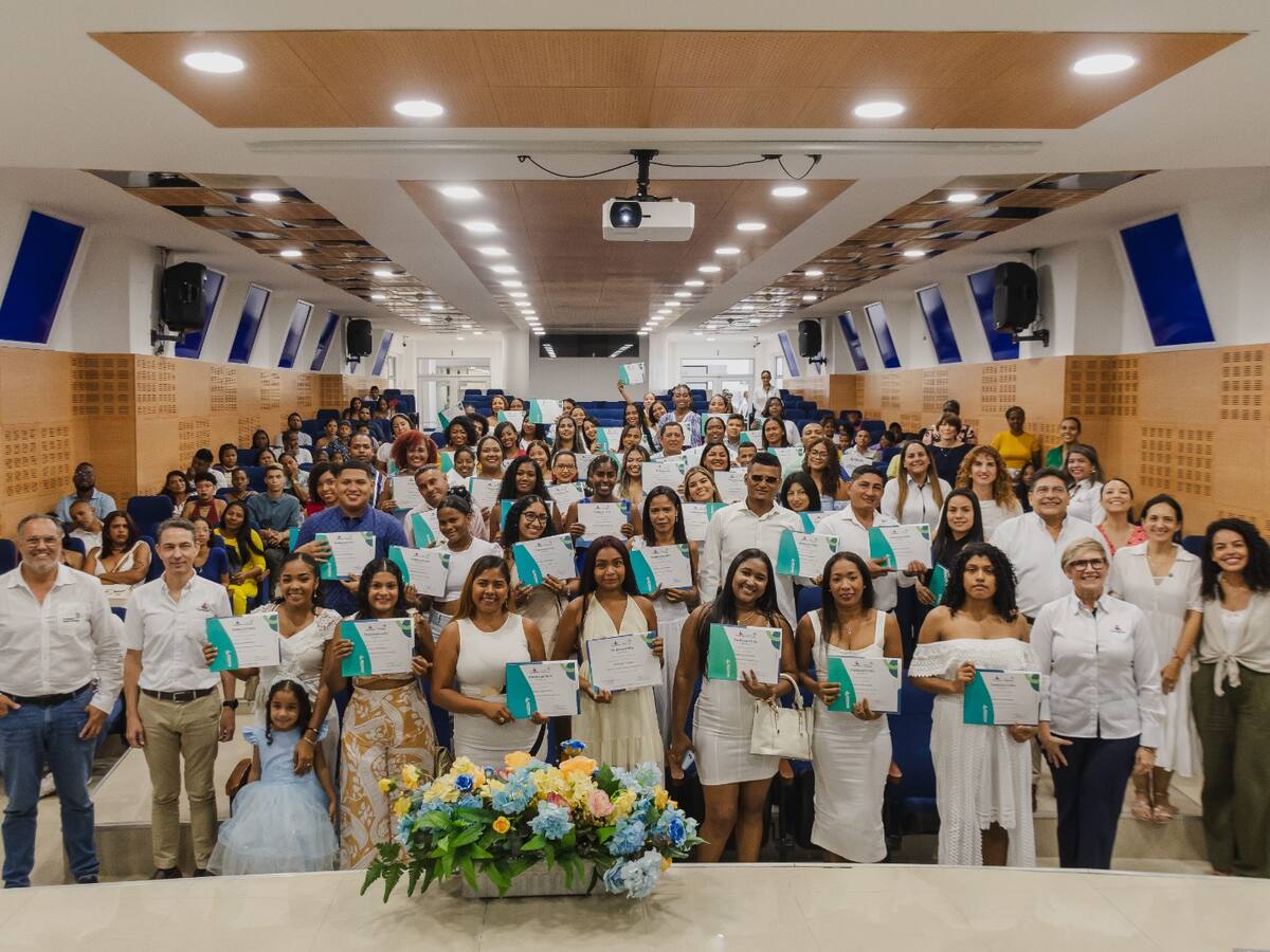 285 personas en Cartagena reciben formación en industria hotelera y turística