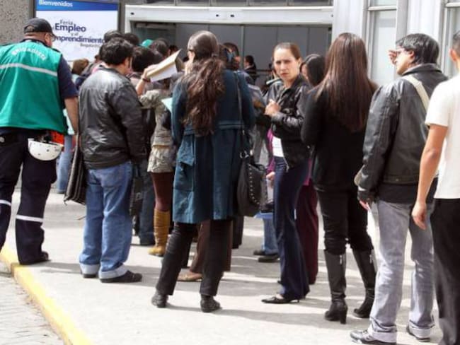 Tasa del desempleo en Latinoamérica bajó del 10,7% al 7,2%