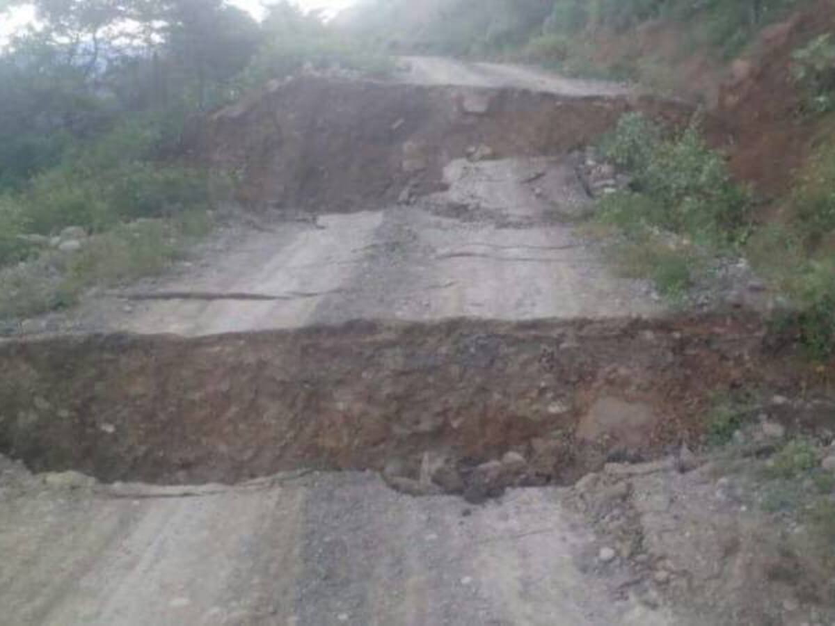 Incomunicadas más de cien familias en Colombia por el sismo