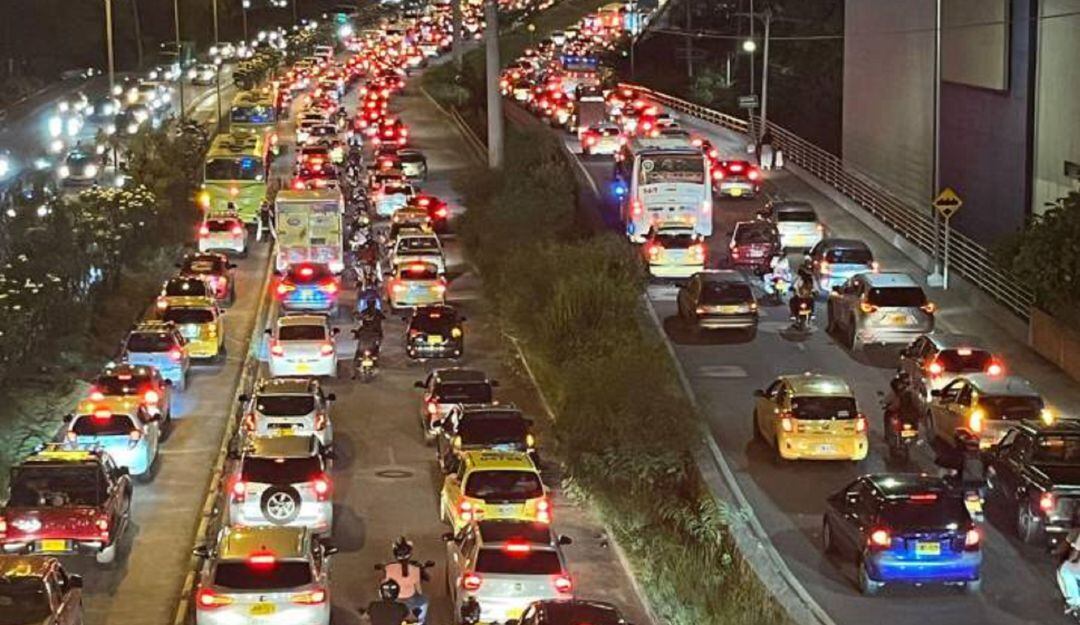 Una obra y un accidente, las causas del trancòn de anoche