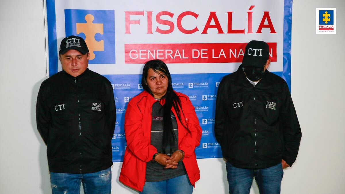 Capturan a mujer que llevó una menor a jefe paramilitar para que la abusara sexualmente