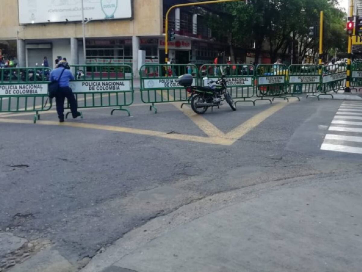 Comerciantes en avenida sexta de Cúcuta reclaman levantar vallas