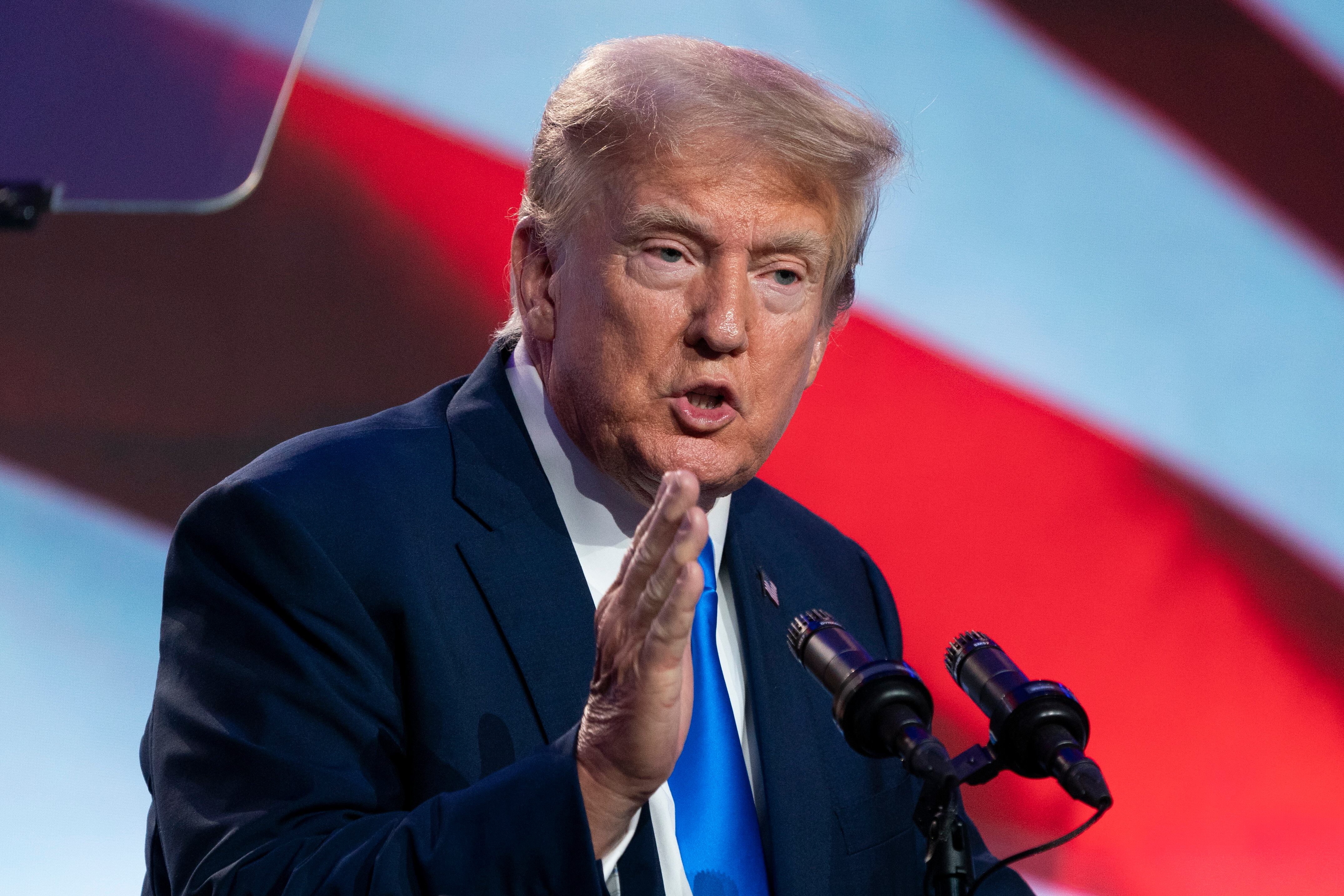 Washington (United States), 15/09/2023.- Former US President and the 2024 Republican presidential candidate Donald J. Trump delivers a campaign speech at the Pray Vote Stand Summit in Washington, DC, USA, 15 September 2023. Former President Trump holds a commanding lead in the Republican primary with Florida Governor Ron DeSantis in a distant second place. (Elecciones) EFE/EPA/SHAWN THEW