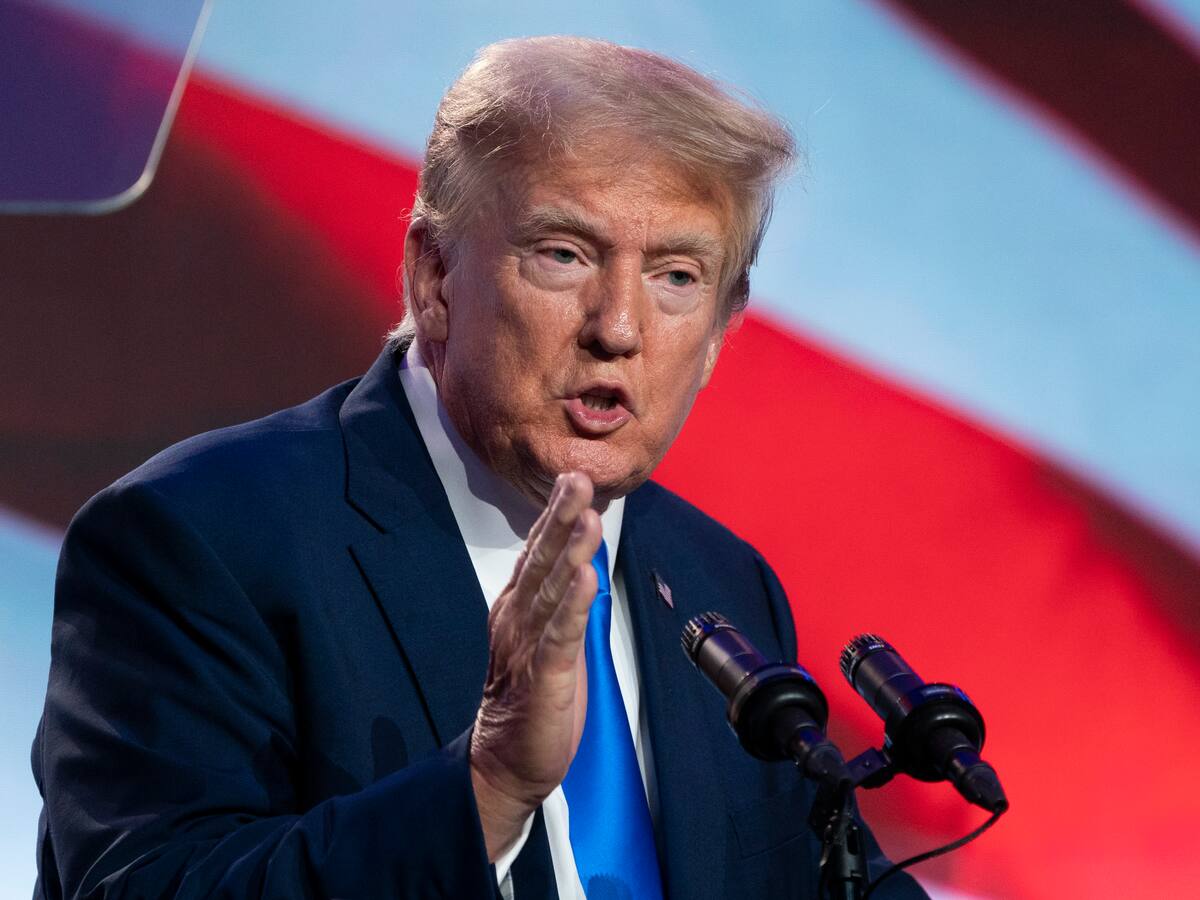 Trump atiende al primero de múltiples juicios en su contra