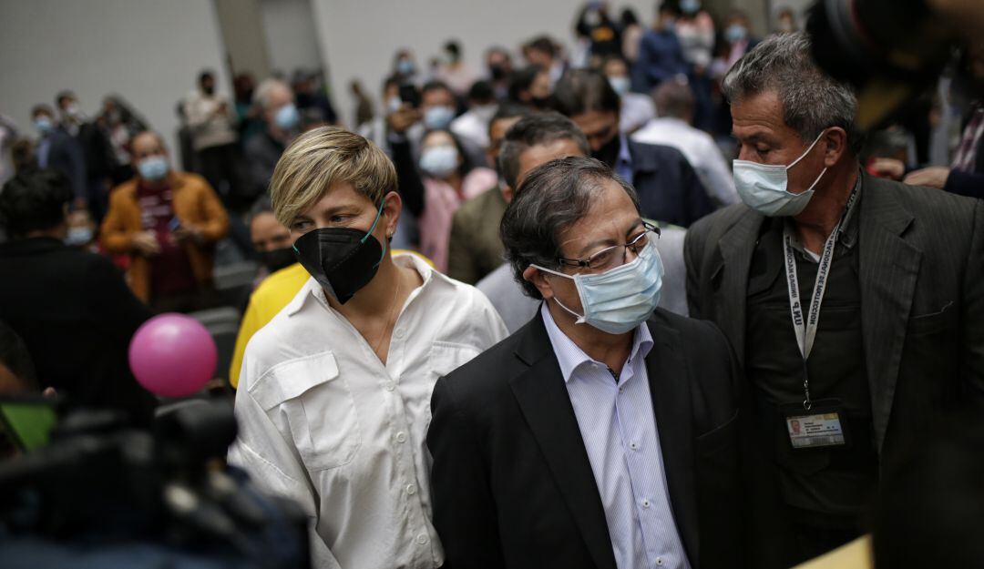 Gustavo Petro y Verónica Alcocer. 