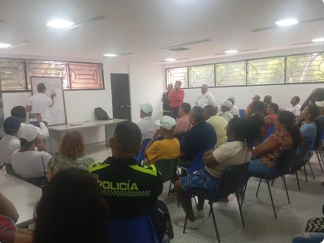 Reunión de Afinia con comunidad de Los Calamares. // Afinia
