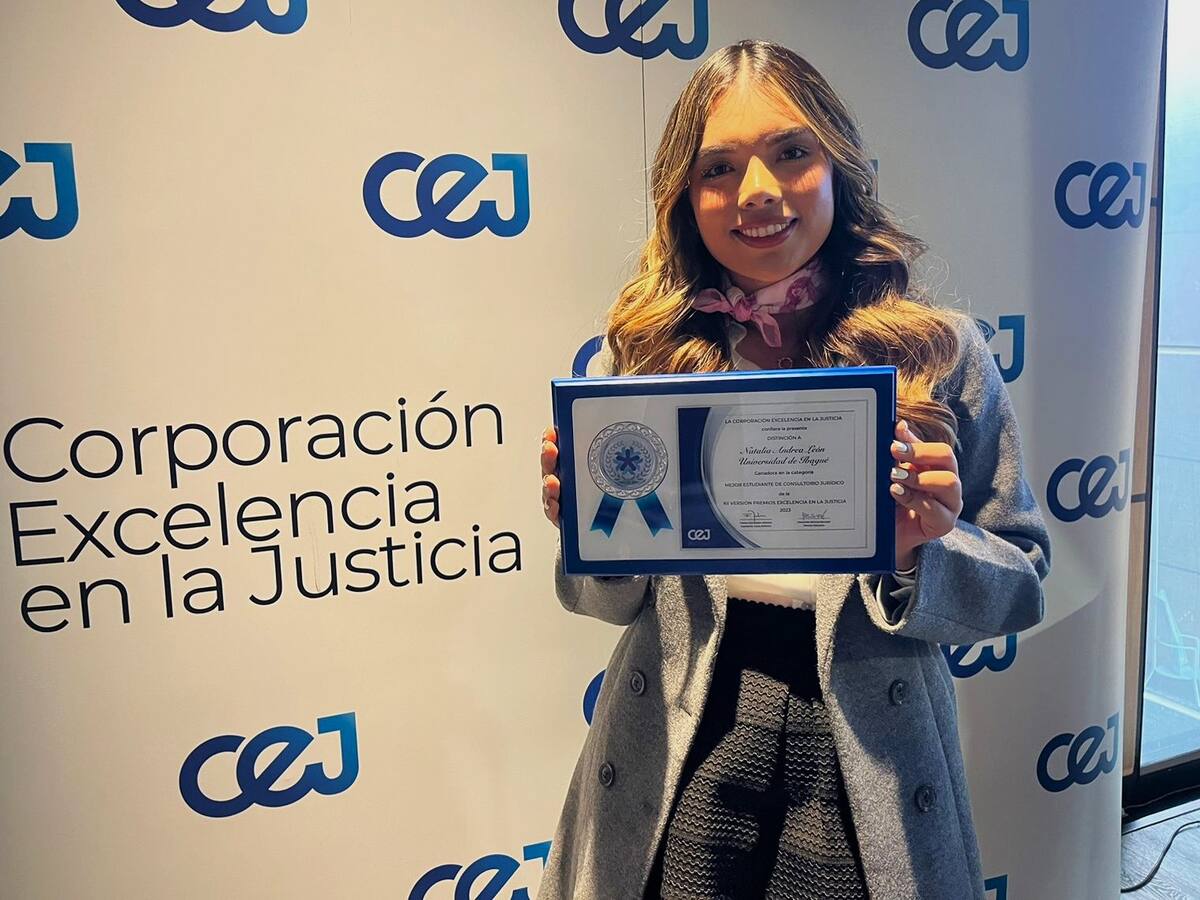 Ibaguereña es exaltada como la mejor estudiante de Consultorio Jurídico del país