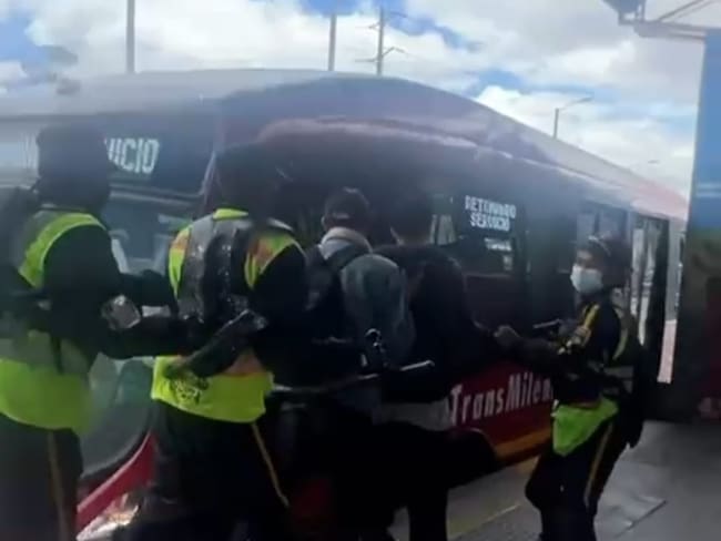 Desde el Concejo de Bogotá denuncian agresiones contra ‘colados’ en estaciones de TransMilenio